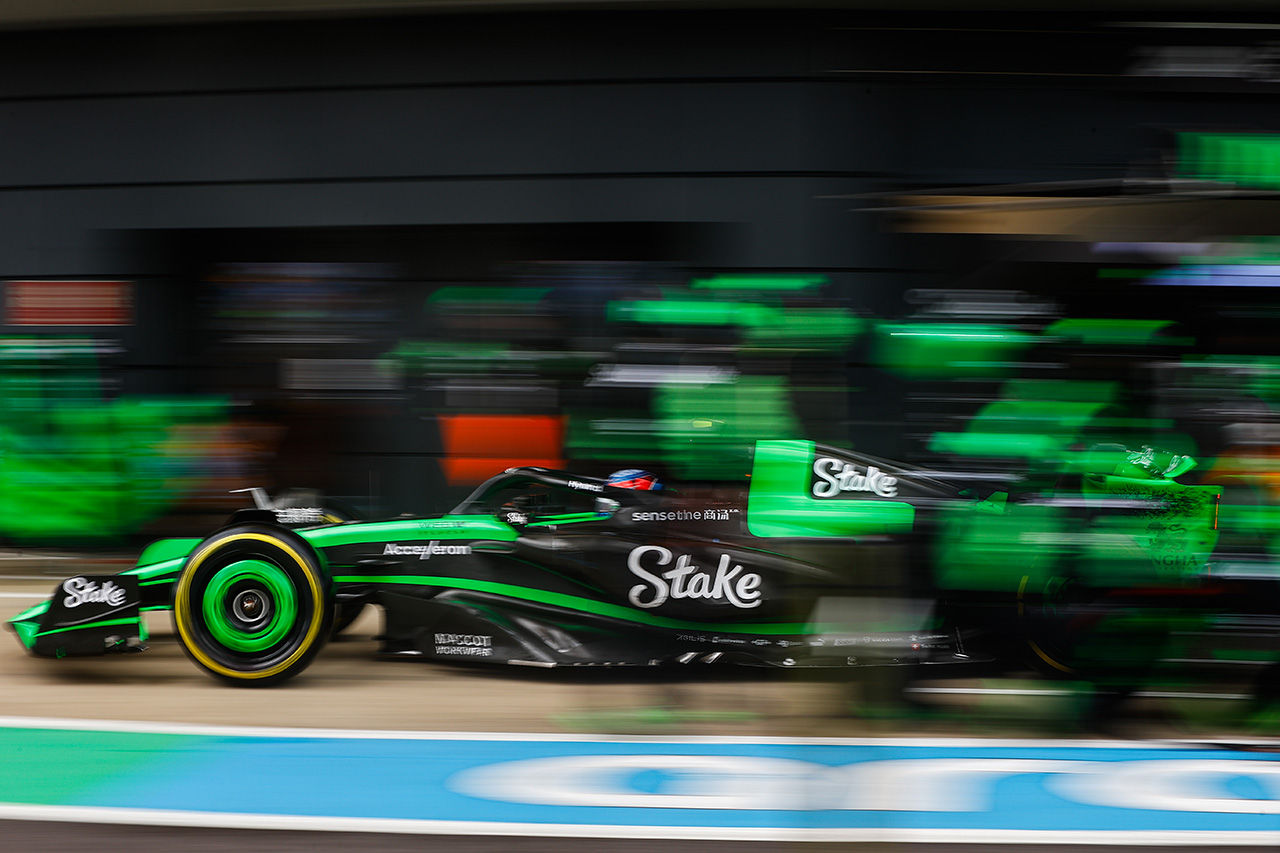 Zhou Guanyu, Stake F1 Team Kick Sauber C44, makes a pit stop; 2024 British Grand Prix, Formula One World Championship