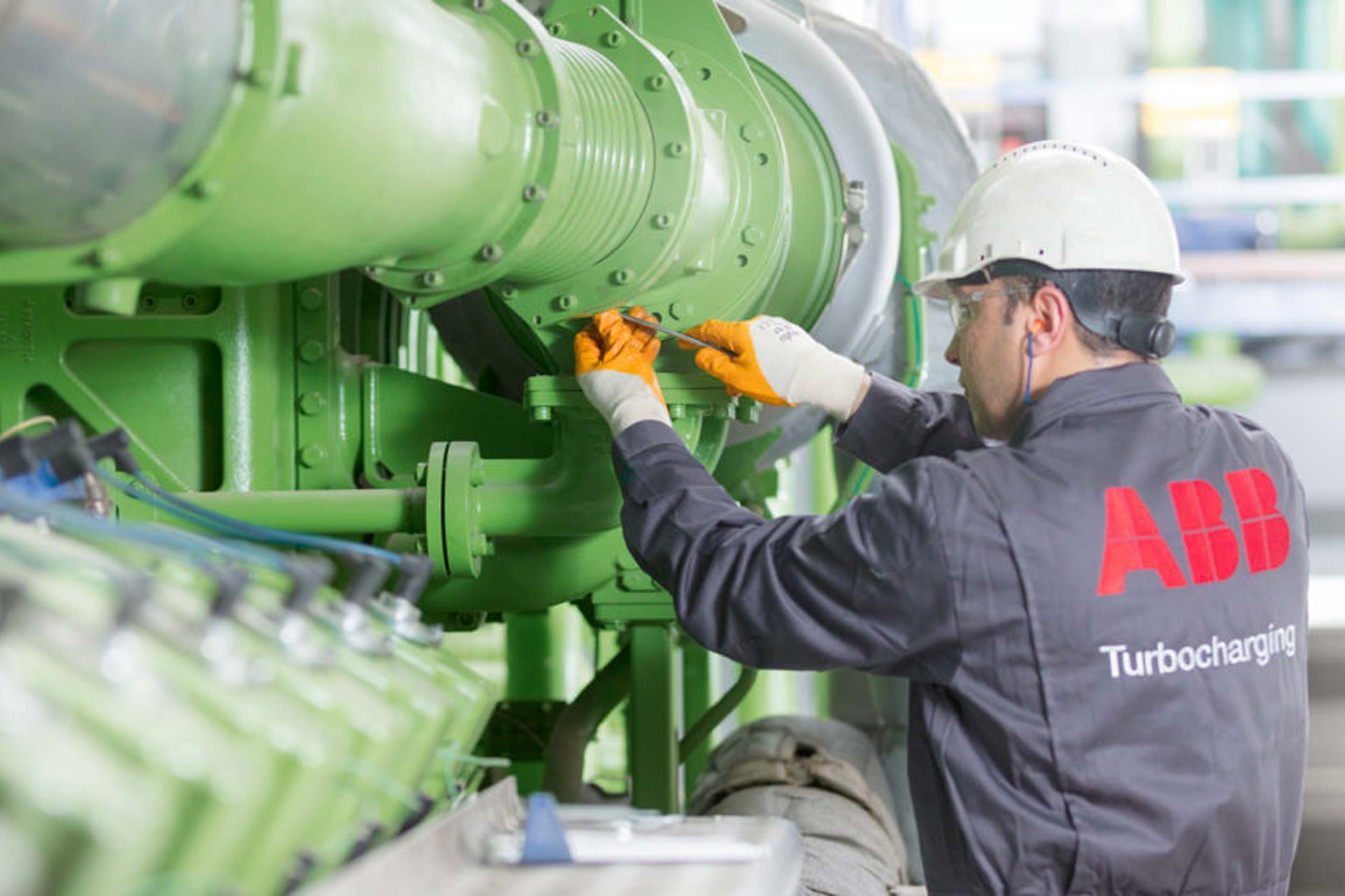 An internal combustion engine with an engineer