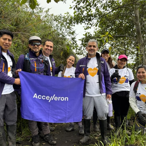 Accelleron Ecuador joined the Pijal community to plant 800 trees