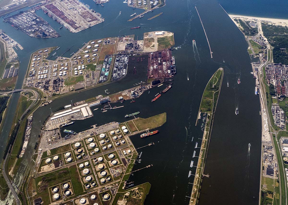 charge! magazine - Is fragmented fuel demand stalling shipping’s energy transition?